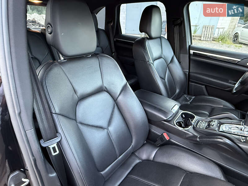 Позашляховик / Кросовер Porsche Cayenne 2011 в Рівному