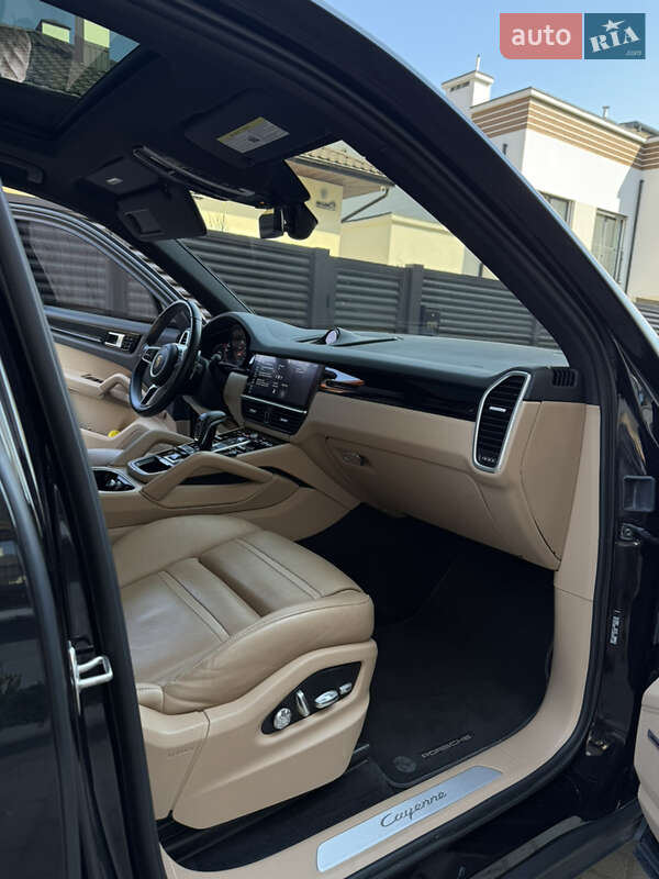 Внедорожник / Кроссовер Porsche Cayenne 2019 в Львове