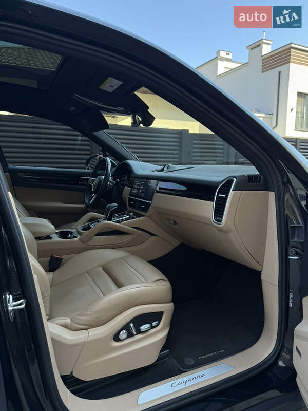 Внедорожник / Кроссовер Porsche Cayenne 2019 в Львове