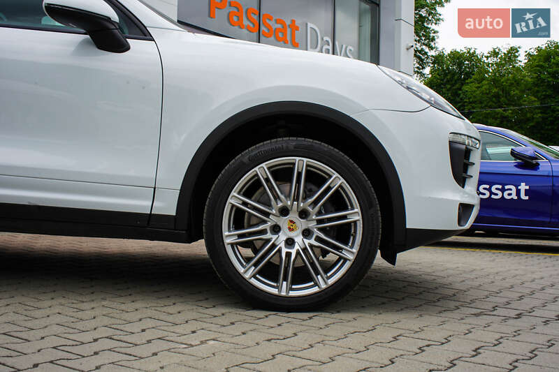 Внедорожник / Кроссовер Porsche Cayenne 2017 в Житомире
