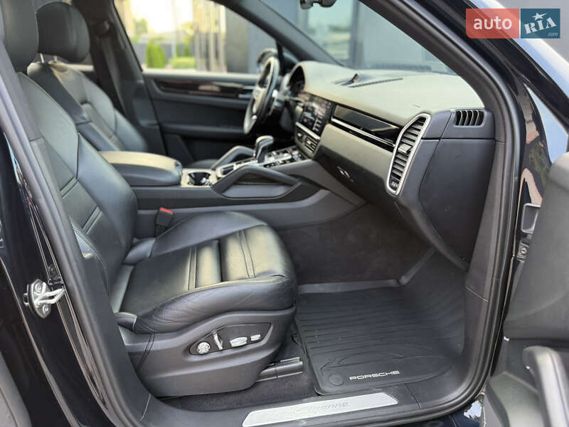 Позашляховик / Кросовер Porsche Cayenne 2019 в Одесі