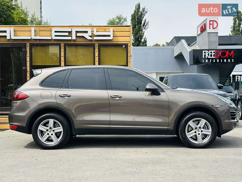 Позашляховик / Кросовер Porsche Cayenne 2014 в Києві