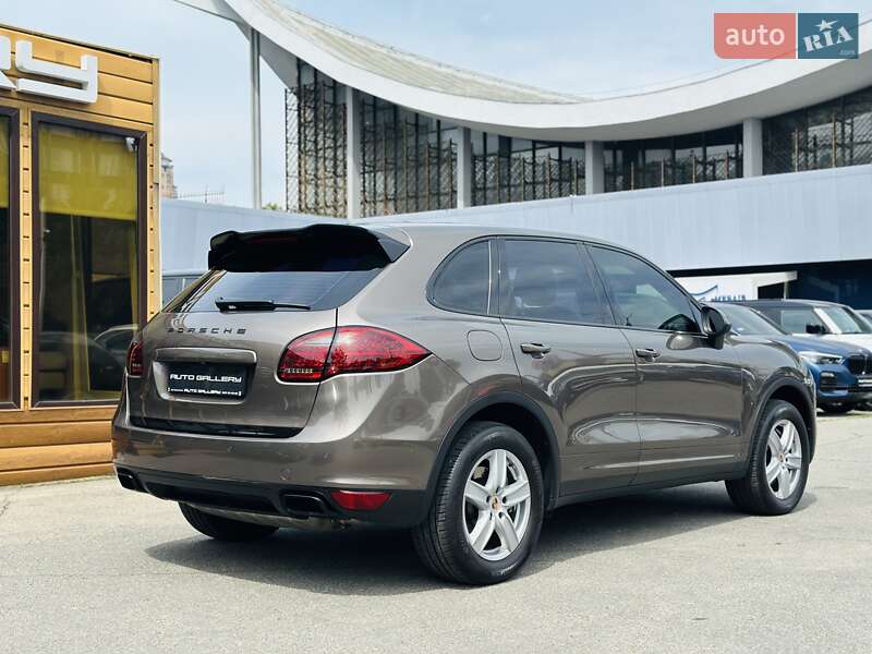 Позашляховик / Кросовер Porsche Cayenne 2014 в Києві