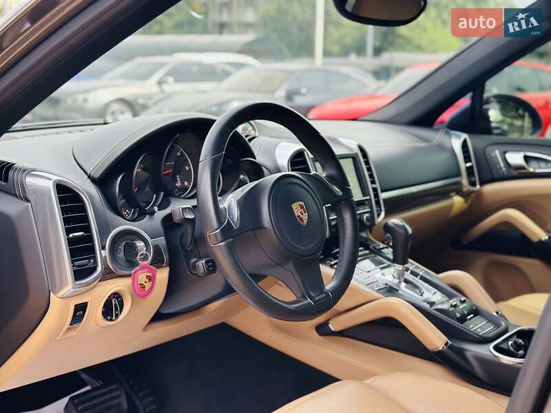 Позашляховик / Кросовер Porsche Cayenne 2014 в Києві