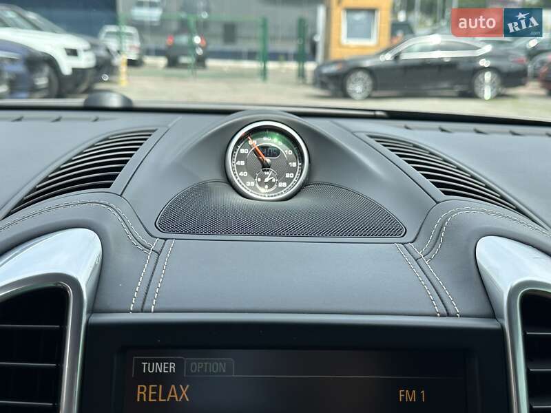 Позашляховик / Кросовер Porsche Cayenne 2014 в Києві