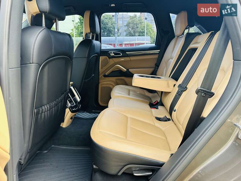 Позашляховик / Кросовер Porsche Cayenne 2014 в Києві