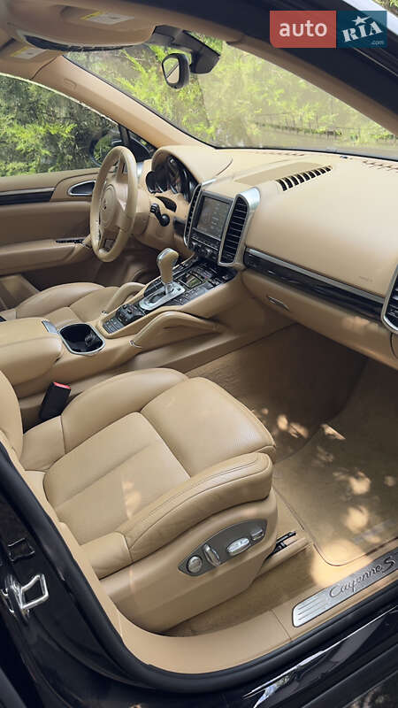 Внедорожник / Кроссовер Porsche Cayenne 2011 в Ужгороде