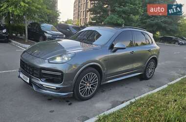 Внедорожник / Кроссовер Porsche Cayenne 2016 в 