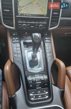 Внедорожник / Кроссовер Porsche Cayenne 2016 в 