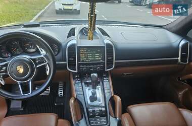 Внедорожник / Кроссовер Porsche Cayenne 2016 в 