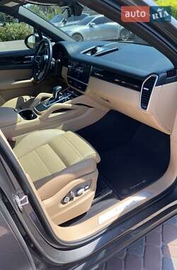 Внедорожник / Кроссовер Porsche Cayenne 2019 в 