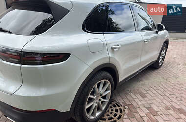 Внедорожник / Кроссовер Porsche Cayenne 2018 в 