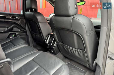 Позашляховик / Кросовер Porsche Cayenne 2012 в 