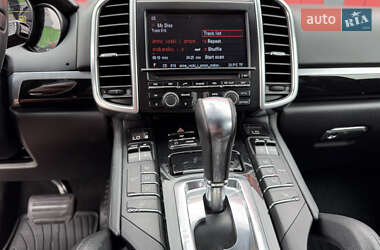 Позашляховик / Кросовер Porsche Cayenne 2012 в 