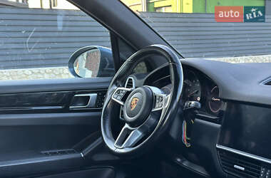 Внедорожник / Кроссовер Porsche Cayenne 2018 в 