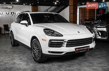 Внедорожник / Кроссовер Porsche Cayenne 2018 в 
