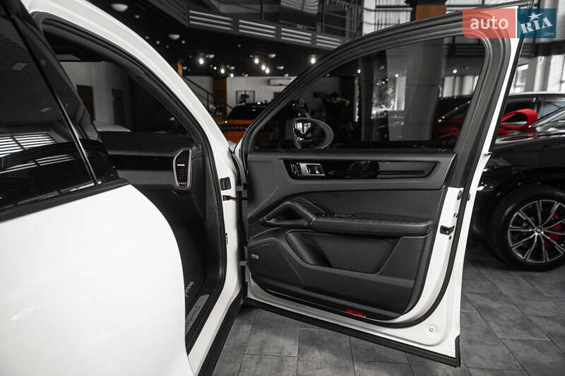Позашляховик / Кросовер Porsche Cayenne 2018 в Одесі