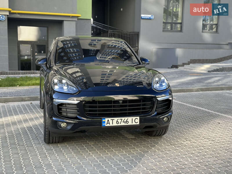 Внедорожник / Кроссовер Porsche Cayenne 2015 в Ивано-Франковске