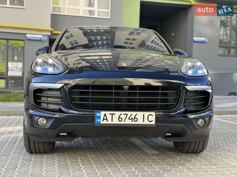 Внедорожник / Кроссовер Porsche Cayenne 2015 в Ивано-Франковске