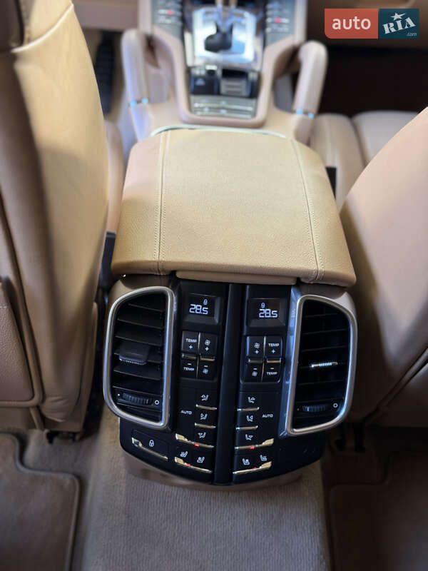 Внедорожник / Кроссовер Porsche Cayenne 2015 в Ивано-Франковске