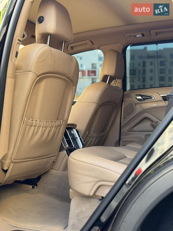 Внедорожник / Кроссовер Porsche Cayenne 2015 в Ивано-Франковске