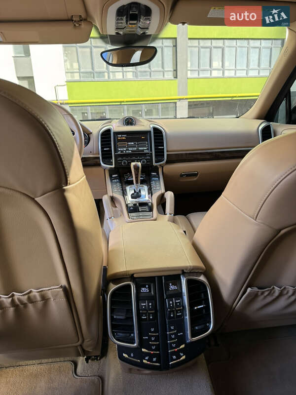 Внедорожник / Кроссовер Porsche Cayenne 2015 в Ивано-Франковске