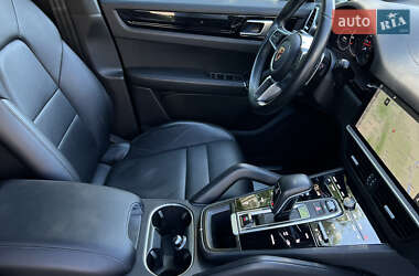 Внедорожник / Кроссовер Porsche Cayenne 2018 в 