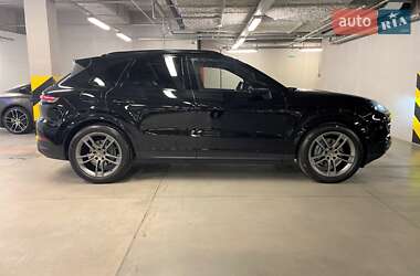 Внедорожник / Кроссовер Porsche Cayenne 2023 в 