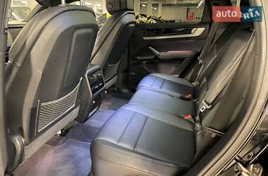 Внедорожник / Кроссовер Porsche Cayenne 2023 в 