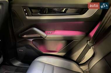 Внедорожник / Кроссовер Porsche Cayenne 2023 в 