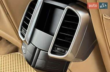 Позашляховик / Кросовер Porsche Cayenne 2012 в 