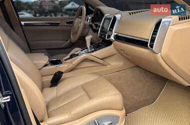 Позашляховик / Кросовер Porsche Cayenne 2012 в 
