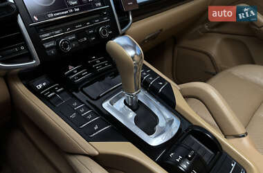 Позашляховик / Кросовер Porsche Cayenne 2012 в 