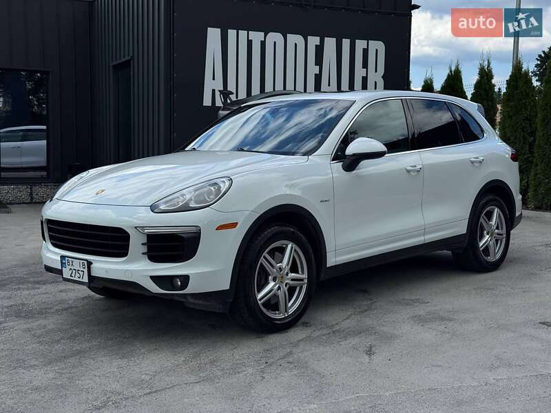 Внедорожник / Кроссовер Porsche Cayenne 2015 в 