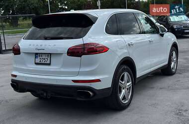 Внедорожник / Кроссовер Porsche Cayenne 2015 в 