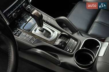 Внедорожник / Кроссовер Porsche Cayenne 2015 в 