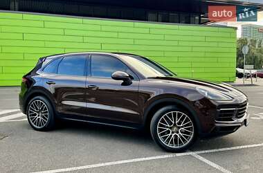 Внедорожник / Кроссовер Porsche Cayenne 2018 в 