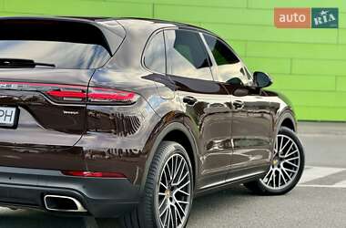 Внедорожник / Кроссовер Porsche Cayenne 2018 в 