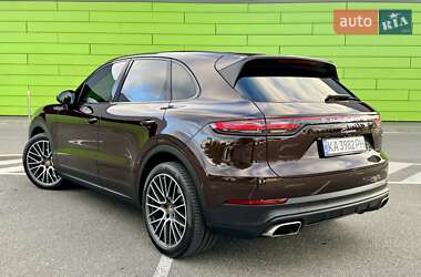 Внедорожник / Кроссовер Porsche Cayenne 2018 в 