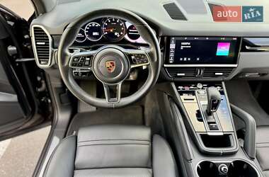 Внедорожник / Кроссовер Porsche Cayenne 2018 в 