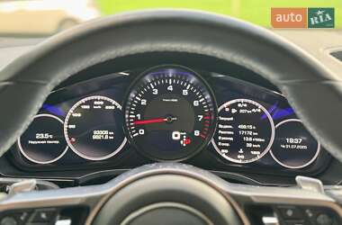 Внедорожник / Кроссовер Porsche Cayenne 2018 в 