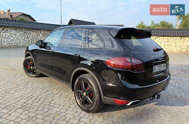 Позашляховик / Кросовер Porsche Cayenne 2013 в 