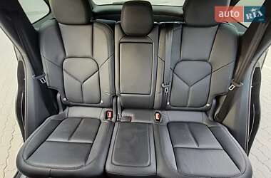 Позашляховик / Кросовер Porsche Cayenne 2013 в 