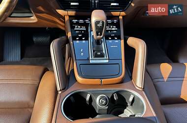 Внедорожник / Кроссовер Porsche Cayenne 2018 в 