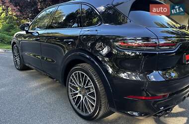 Внедорожник / Кроссовер Porsche Cayenne 2018 в 