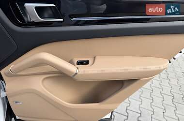 Внедорожник / Кроссовер Porsche Cayenne 2019 в 