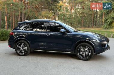 Внедорожник / Кроссовер Porsche Cayenne 2012 в 