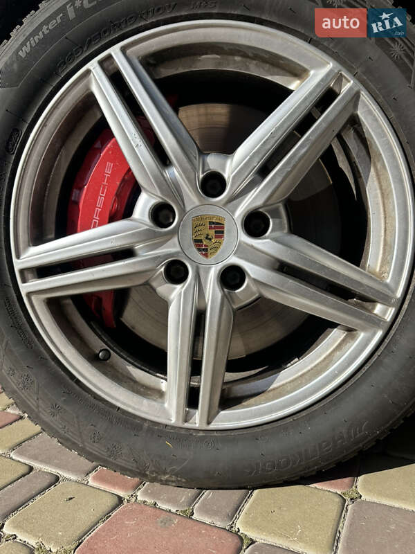 Внедорожник / Кроссовер Porsche Cayenne 2011 в Умани