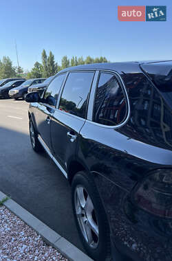 Внедорожник / Кроссовер Porsche Cayenne 2005 в 
