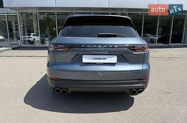 Внедорожник / Кроссовер Porsche Cayenne 2018 в 